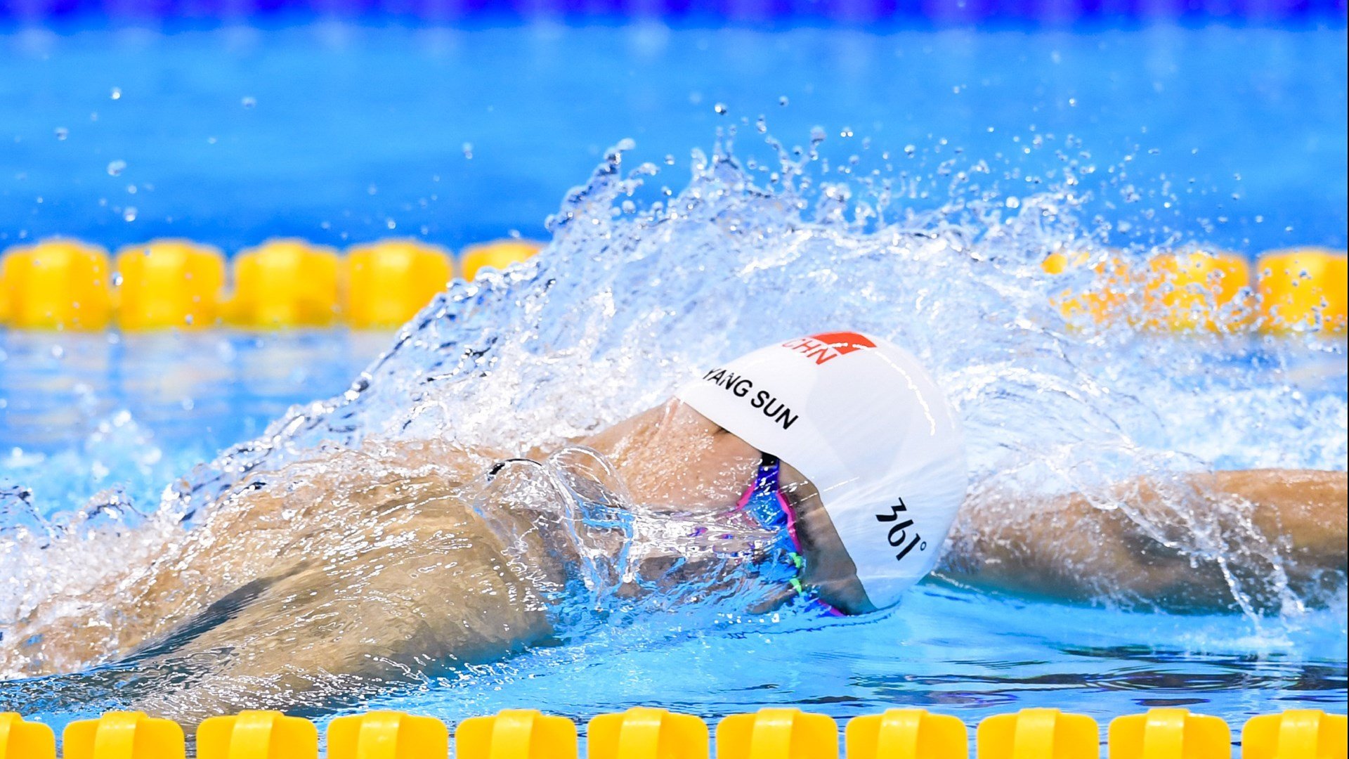 随机【虚拟现实体验】未来观众可以在家“身临其境”看比赛！，虚拟现实表演